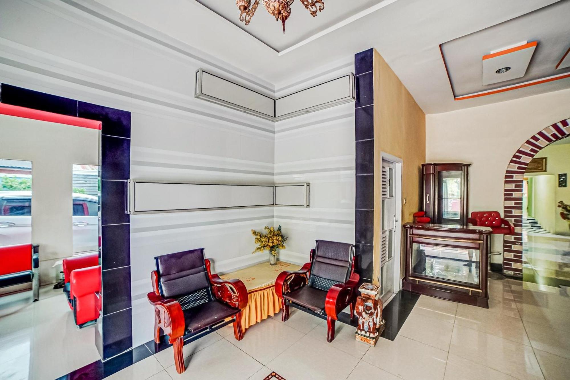 Hotel Oyo 90980 Al Karim Syariah à Tanjungbalai Extérieur photo